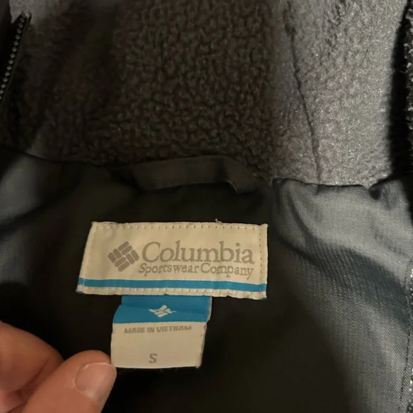 Woman’s Columbia Jacket - Picture 4 of 4
